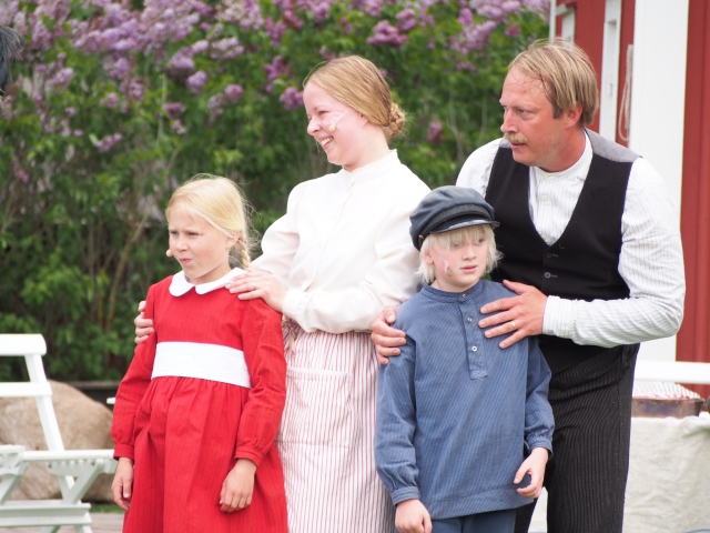 Emil, Ida, Nyonya Svensson dan Tuan Svensson